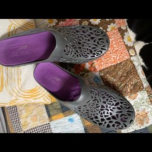 Dansko Pippa cut out clogs